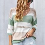 Πλεκτή μπλούζα με οριζόντιες ρίγες