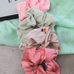 Funky πολύχρωμα scrunchies