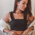 Rib crop top με βολάν μαύρο
