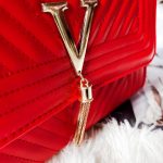 V gold detail clutch