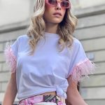 Top με φτερά στο μανίκι