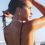 Ριγέ μπικίνι με cut outs