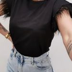 T shirt με φτερά στο μανίκι