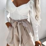 Πλισέ σορτς με ζώνη