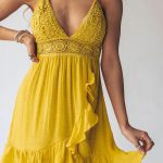 Ruffle φόρεμα με λεπτομέρεια κεντήματος