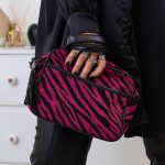 Zebra print τσαντάκι φούξια
