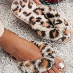 Leopard γούνινες flip flops