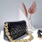 Chain detailed καπιτονέ clutch μαύρο