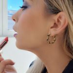 Χρυσοί κρίκοι με μαύρες λεπτομέρειες