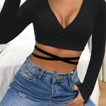 Wrap τοπ με cut outs μαύρο