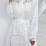 Αέρινο μακρυμάνικο φόρεμα με δαντέλα λευκό