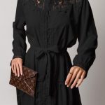 Αέρινο μακρυμάνικο φόρεμα με δαντέλα μαύρο