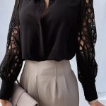 Μαύρο πουκάμισο με λεπτομέρειες δαντέλας στα μανίκια