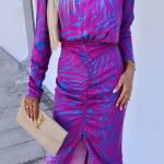 Εφαρμοστό μώβ midi φόρεμα με σκίσιμο