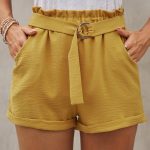 Mini σορτς με ζωνάκι κίτρινο