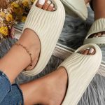 Pleated μπεζ χοντρες sliders