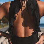 Ολόσωμο μαγιό με λεπτομέρειες φραμπαλά