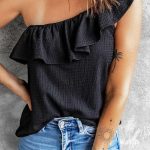 Οne shoulder μαύρο τοπ με βολάν