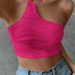 Ανάγλυφο ασύμμετρο crop top σε φούξια