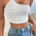 Ανάγλυφο ασύμμετρο crop top σε λευκό