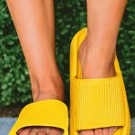 Hollow out sliders παντόφλες σε κίτρινο