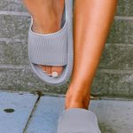 Hollow out sliders παντόφλες σε γκρι