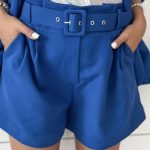 Σορτς με πιέτες και ζώνη σε μπλε