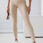 Ψηλόμεσο μπεζ κολάν με criss cross λεπτομέρειες