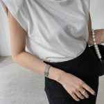 Μπλούζα με βάτες και πέρλες σε άσπρο