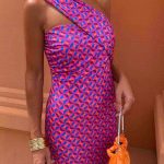 Φούξια patterned wrap style φόρεμα με έναν ώμο