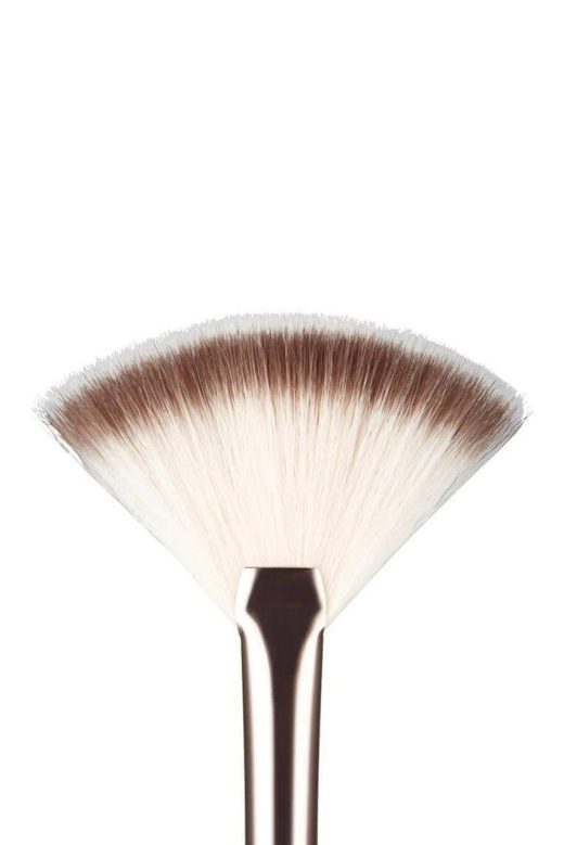 mua-highlighting-fan-brush-200151201-1-kookoo-2