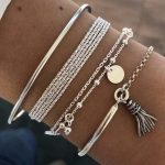 Σετ 4 βραχιόλια σε ασημί απόχρωση