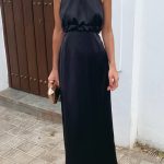 Μακρύ εξώπλατο μαύρο σατέν φόρεμα με cut outs