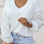 Λευκό μπλουζάκι με διάτρητα μανίκια