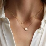 Διπλό κολιέ με πέρλα και φλουρί