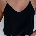 Τοπ με λεπτομέρεια αλυσίδας μαύρο