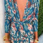 Φόρεμα μακρυμάνικο με βαθύ ντεκολτέ σε μπλε