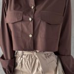 Crop top πουκάμισο σε καφέ