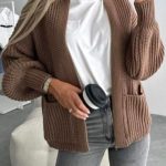 Ζακέτα κοντή με φαρδιά μανίκια σε καφέ