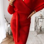 Φόρεμα κρουαζέ με σκίσιμο σε κόκκινο