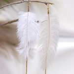 Σκουλαρίκια με φτερά σε λευκό