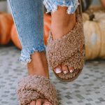 Παντόφλες καφέ teddy criss cross