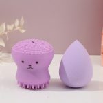 Μωβ σετ σφουγγαράκι και βουρτσάκι καθαρισμού