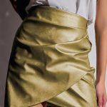 Leather wrap φούστα σε χρυσό