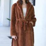 Γούνα με ζώνη στην μέση