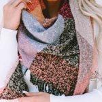 Πολύχρωμο τριγωνικό κασκόλ