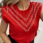 Μπλούζα με βάτες, strass και πέρλες σε κόκκινο