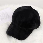 Μαύρο καπέλο με γούνα