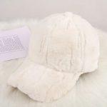 Άσπρο καπέλο με γούνα