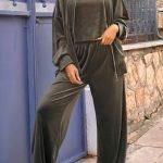 Σετ φόρμα βελουτέ σε χακί